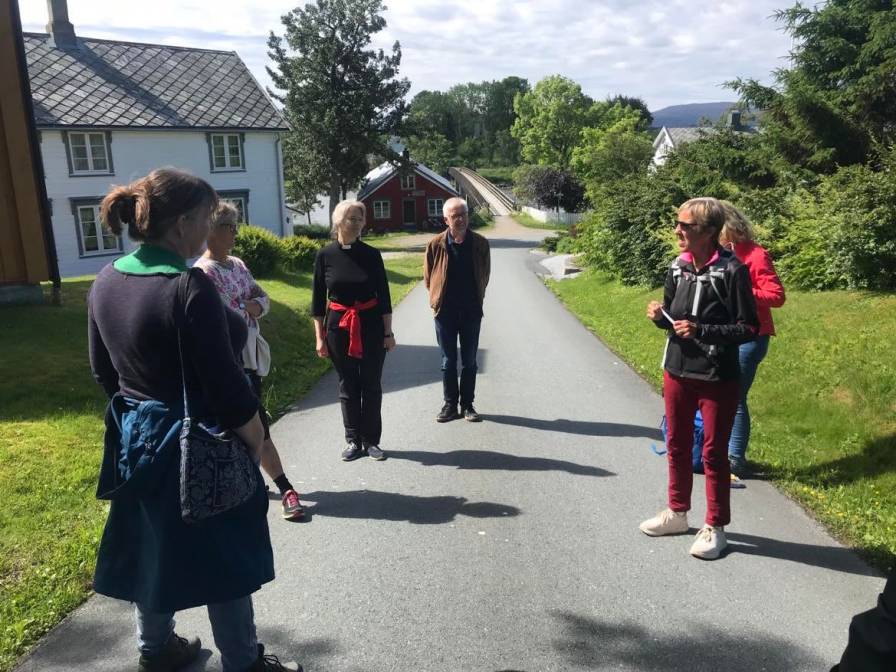 Pilegrimsvandring gjennom Strømmen - foto Elizabeth J.R. Brødreskift